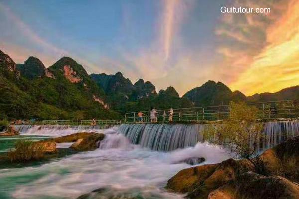 百色旅游景点:模范龙潭灵湖