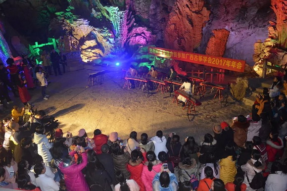 中国洞穴古筝音乐会在漓江冠岩景区成功举办