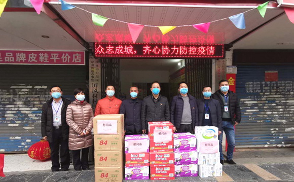 桂林市文化广电和旅游局深入社区（城中村）协助开展疫情防控和“双报到”活动