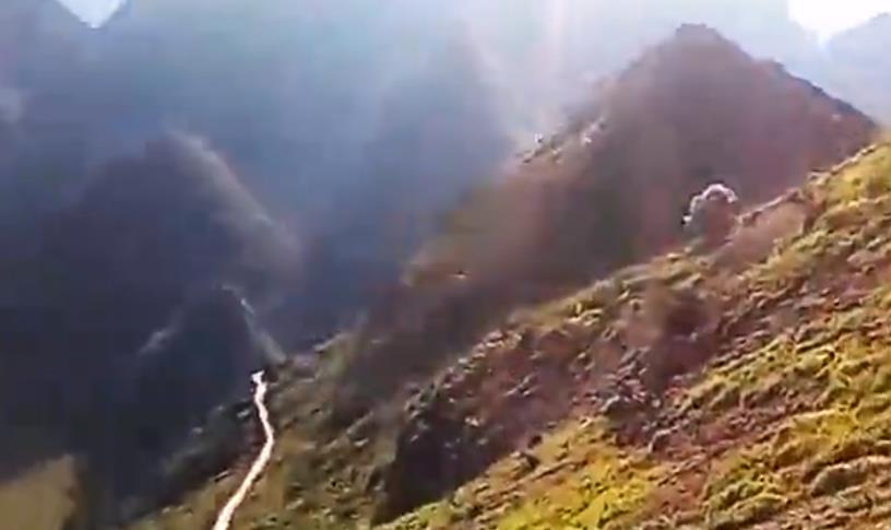 河池七百弄，魔鬼的山坳，自驾的天堂，堪比西藏公路